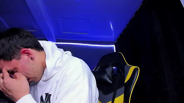 alexgiraldo   online show from October 31, 4:35 am