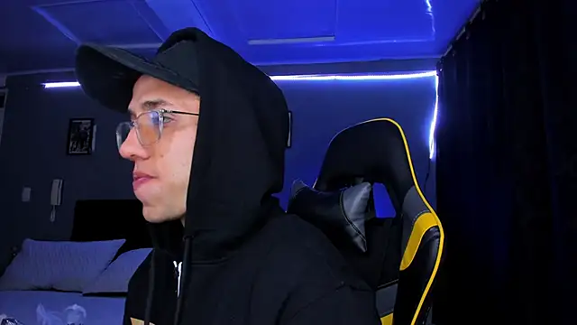 alexgiraldo   online show from December 1, 6:18 am