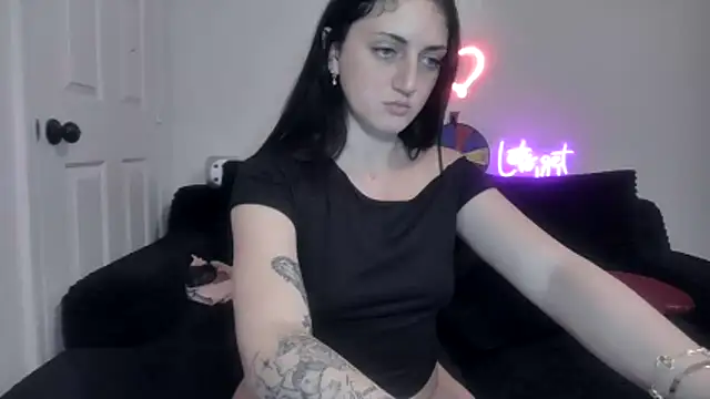 Snapshot of torithequeen chatting on April 1, 1:06 am torithequeen online show from April 1, 1:06 am