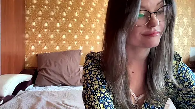 Snapshot of mia_shine_bright_wow chatting on November 9, 6:01 am mia shine bright wow online show from November 9, 6:01 am