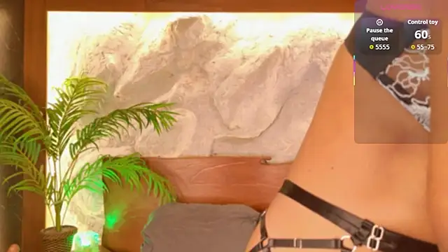 Snapshot of alisonn_moon chatting on February 24, 10:30 pm alisonn moon online show from February 24, 10:30 pm