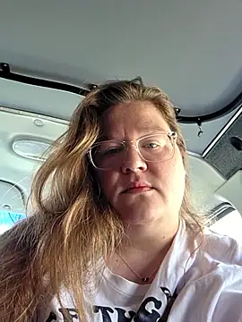 Snapshot of Love86Emily chatting on May 5, 1:19 pm Love86Emily online show from May 5, 1:19 pm