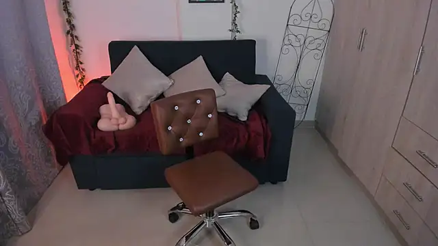 mishelkrave  online show from October 10, 12:20 am