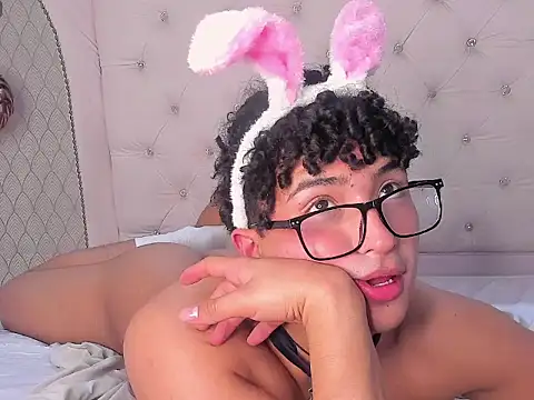 Snapshot of Valentin0_3 chatting on November 4, 7:13 pm Valentin0 3 online show from November 4, 7:13 pm