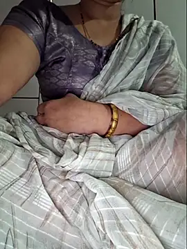 indianhotwife639 online show from April 12, 10:48 pm