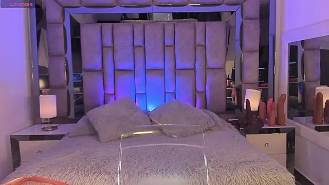 MaddyGray  online show from March 18, 7:06 pm