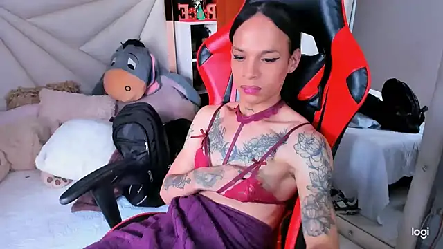 Snapshot of sara_slut21 chatting on December 9, 6:46 pm sara slut21 online show from December 9, 6:46 pm