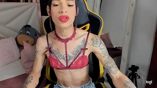 Snapshot of sara_slut21 chatting on December 31, 5:44 am sara slut21 online show from December 31, 5:44 am