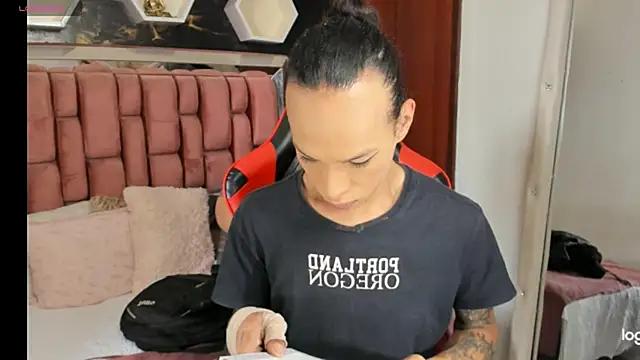 Snapshot of sara_slut21 chatting on January 12, 7:53 pm sara slut21 online show from January 12, 7:53 pm