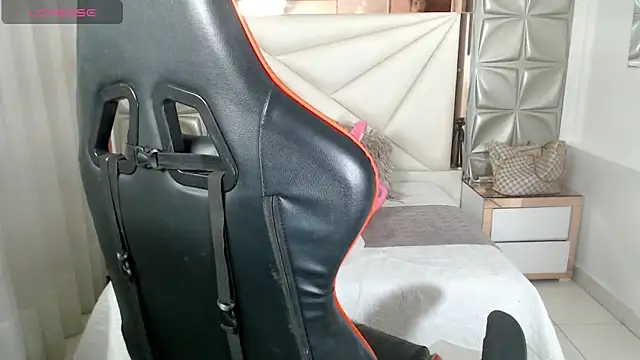 Snapshot of sara_slut21 chatting on January 15, 10:46 pm sara slut21 online show from January 15, 10:46 pm