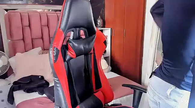 Snapshot of sara_slut21 chatting on January 16, 8:14 pm sara slut21 online show from January 16, 8:14 pm