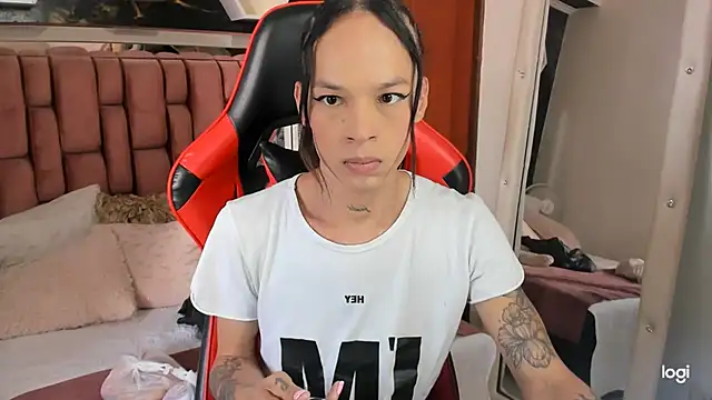 Snapshot of sara_slut21 chatting on January 18, 7:48 pm sara slut21 online show from January 18, 7:48 pm