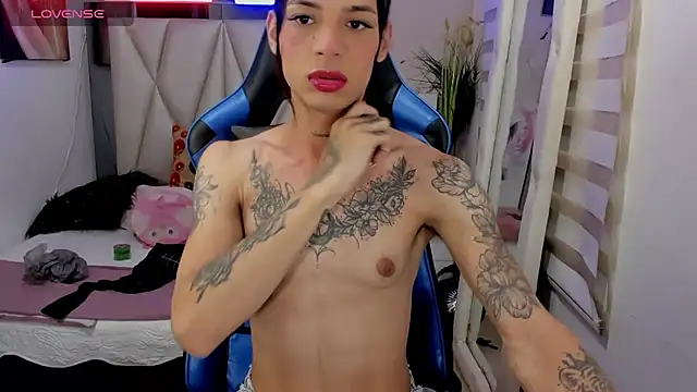 Snapshot of sara_slut21 chatting on February 5, 10:44 pm sara slut21 online show from February 5, 10:44 pm