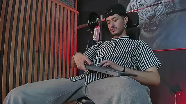 DimitriDeluxe online show from November 8, 7:45 pm