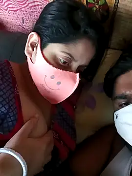 Snapshot of indiancouple659 chatting on February 18, 9:38 am indiancouple659 online show from February 18, 9:38 am