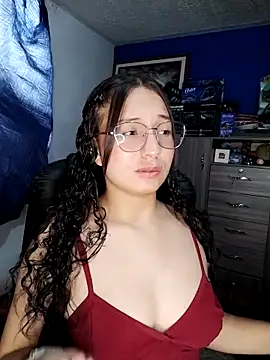 Snapshot of Mia___15 chatting on October 21, 9:04 pm Mia   15 online show from October 21, 9:04 pm