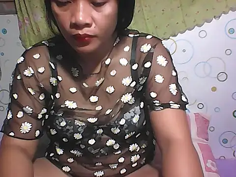 Snapshot of HottyElle chatting on June 24, 2:38 pm HottyElle online show from June 24, 2:38 pm
