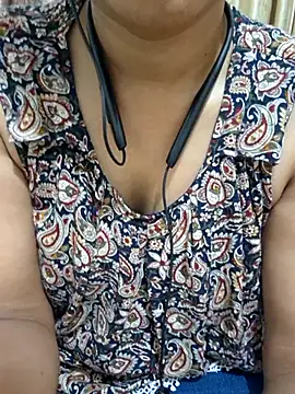 Queen Nora online show from June 4, 2:45 pm