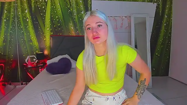 HollyTailors online show from October 21, 5:30 am