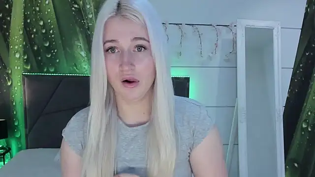 HollyTailors online show from February 15, 6:10 am