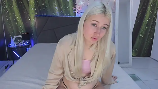 HollyTailors online show from February 17, 6:10 am