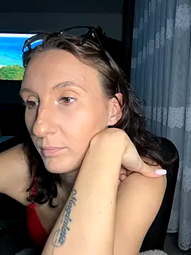 Emilia Mausi online show from December 1, 10:04 pm