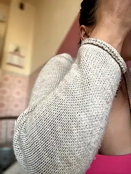 iSelena online show from November 24, 6:57 am