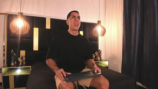 Lucio  Fox online show from February 9, 11:47 am