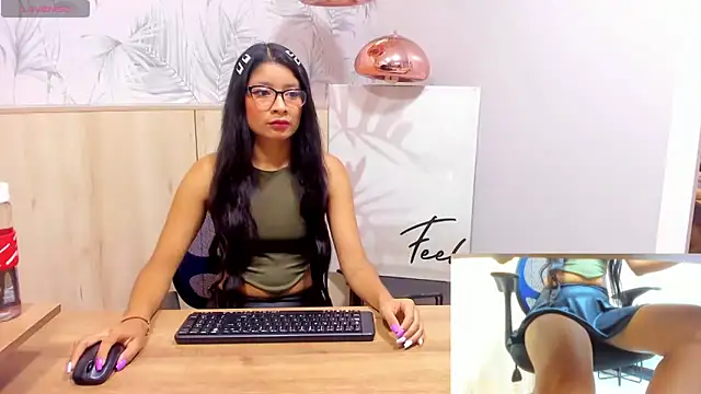 MelanyWayne  online show from November 13, 7:13 pm