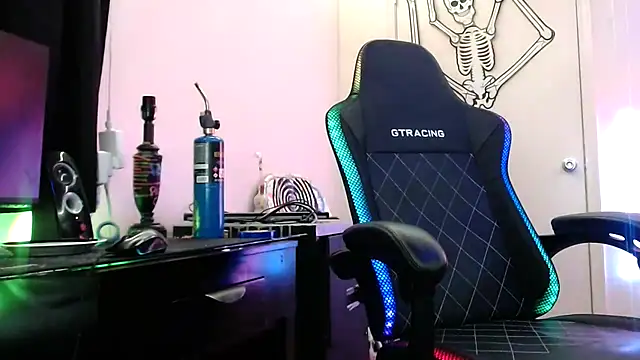 TypicalDepot5 online show from January 13, 10:59 pm