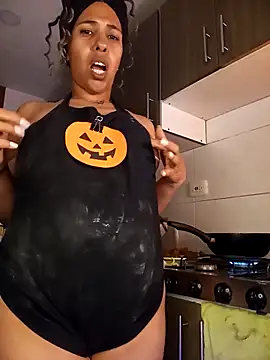 Snapshot of IVONNE_COLLINS33 chatting on October 30, 3:19 am IVONNE COLLINS33 online show from October 30, 3:19 am