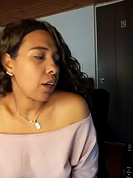 Snapshot of IVONNE_COLLINS33 chatting on November 4, 3:22 pm IVONNE COLLINS33 online show from November 4, 3:22 pm