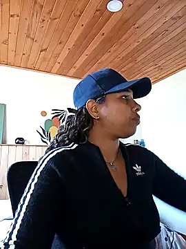 IVONNE COLLINS33 online show from March 4, 2:23 pm