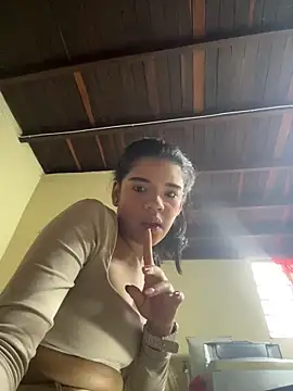 Snapshot of Miagomezx chatting on December 15, 10:14 pm Miagomezx online show from December 15, 10:14 pm