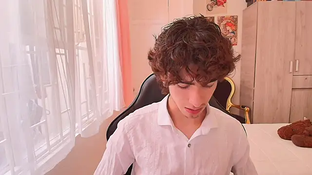 Nude Boy18 online show from October 15, 8:42 pm