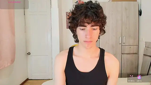 Nude Boy18 online show from November 17, 11:10 pm