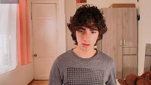 Nude Boy18 online show from November 22, 9:25 pm