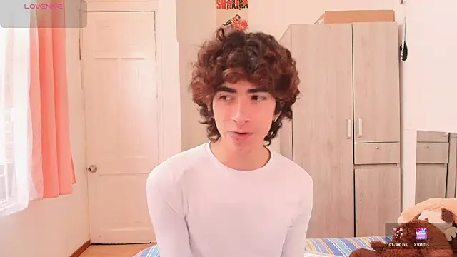 Nude Boy18 online show from November 26, 3:57 pm