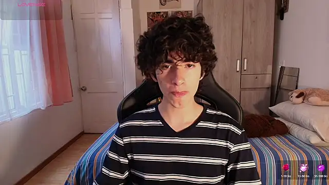 Nude Boy18 online show from April 12, 8:58 pm