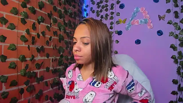 Snapshot of yumi_hanna chatting on October 26, 4:18 am yumi hanna online show from October 26, 4:18 am