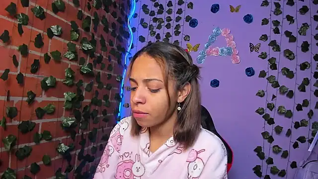 Snapshot of yumi_hanna chatting on November 6, 12:33 am yumi hanna online show from November 6, 12:33 am