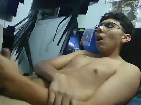 Snapshot of snopgz chatting on October 5, 5:50 am snopgz online show from October 5, 5:50 am