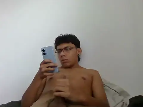 Snapshot of snopgz chatting on December 1, 1:38 pm snopgz online show from December 1, 1:38 pm