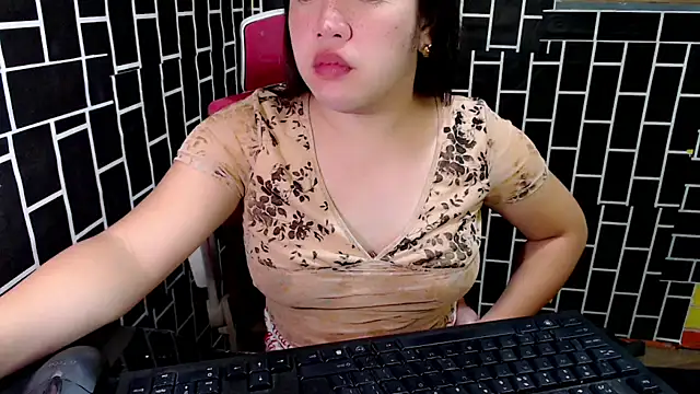 xUrDreamSlutWhore online show from September 22, 7:38 pm