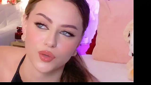 Snapshot of Sienna_Voss chatting on October 22, 8:41 pm Sienna Voss online show from October 22, 8:41 pm