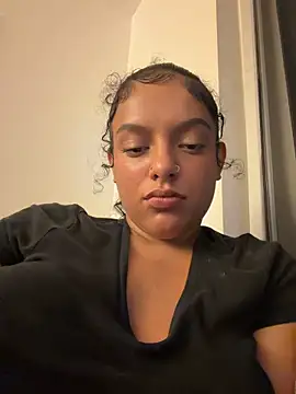 Snapshot of allybluee777 chatting on June 21, 3:42 am allybluee777 online show from June 21, 3:42 am