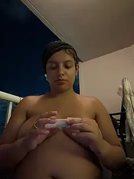 Snapshot of allybluee777 chatting on July 5, 4:41 am allybluee777 online show from July 5, 4:41 am