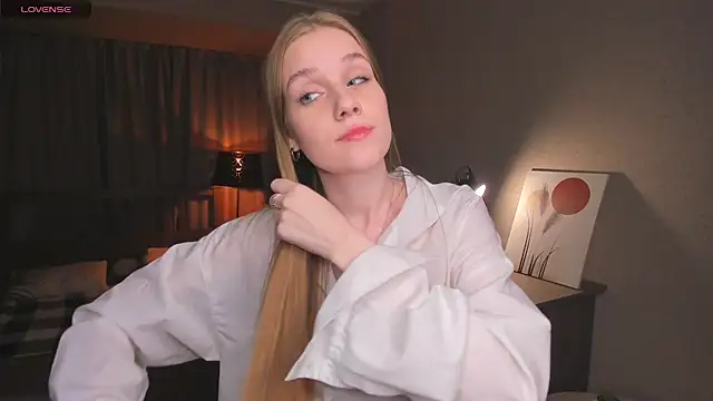 OdellaFrake online show from October 16, 7:37 pm