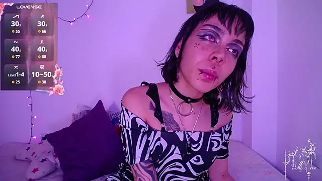 Snapshot of dark__nymph chatting on February 9, 9:30 pm dark nymph online show from February 9, 9:30 pm