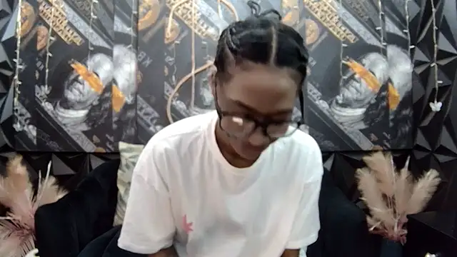 Snapshot of Lilmisbaddyxxx chatting on October 6, 5:43 pm Lilmisbaddyxxx online show from October 6, 5:43 pm